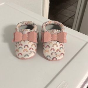 NWOT Freshly Picked Blush Bow Rainbow Moccasins 0